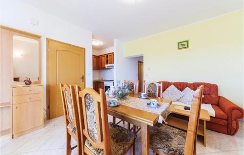 Η κουζίνα ή μικρή κουζίνα στο Two-Bedroom Apartment In Peruski