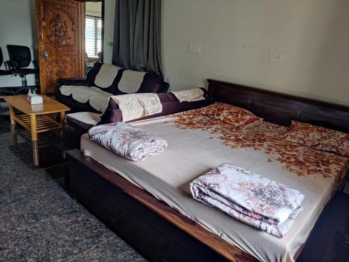 Ένα ή περισσότερα κρεβάτια σε δωμάτιο στο Accommodation &room near dorathota Bheemunipatam vishakhapatnam