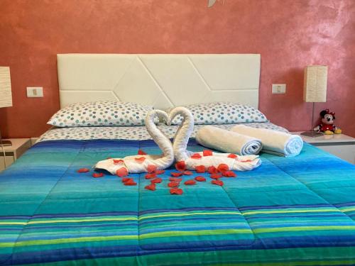 two swans made out of towels on a bed at Appartamento Divino Tramonto in Altedo