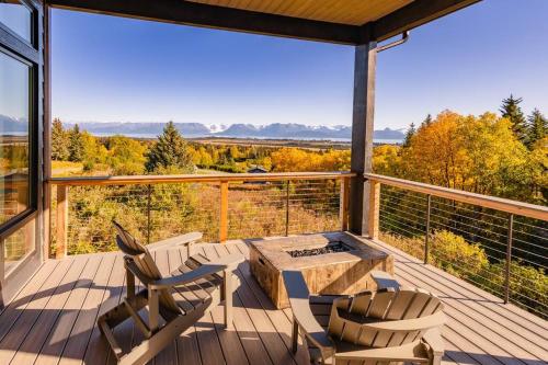a screened in porch with a table and chairs at Inlet View Home in Homer
