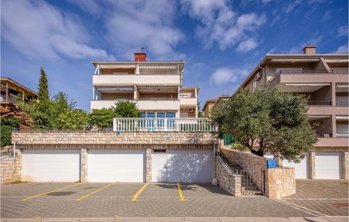2 Bedroom Cozy Apartment In Novi Vinodolski