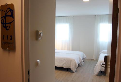 a view of a bedroom with a bed and a mirror at Checkin Urban Nevada in Granada