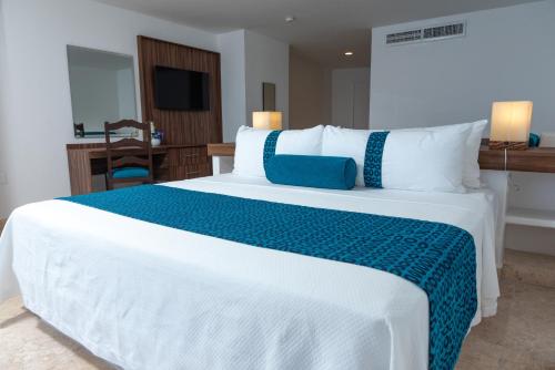 Ritz Acapulco All Inclusiveにあるベッド