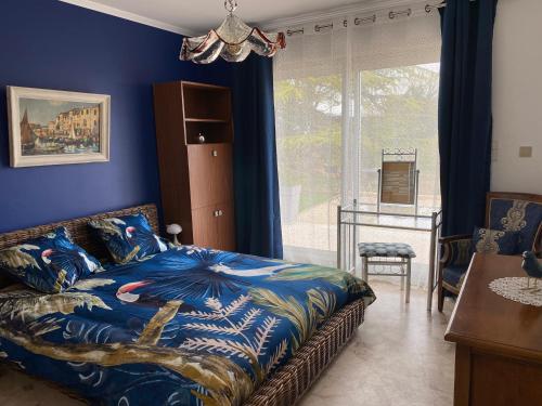 Postel nebo postele na pokoji v ubytování Villa Montplaisir 180m2, jacuzzi, parc de 20000m2