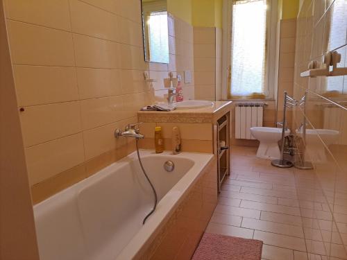 A bathroom at Appartamento Via Bixio