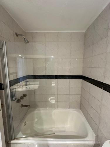 a white tub in a bathroom with a shower at Departamento amoblado con amenities 106 INVERHOME INMOBILIARIA in Cordoba