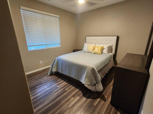 Billede fra billedgalleriet på Villa near downtown Riverside i Riverside