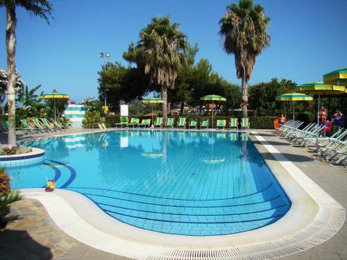 Bazén v ubytování Hotel Residence Sciaron nebo v jeho okolí