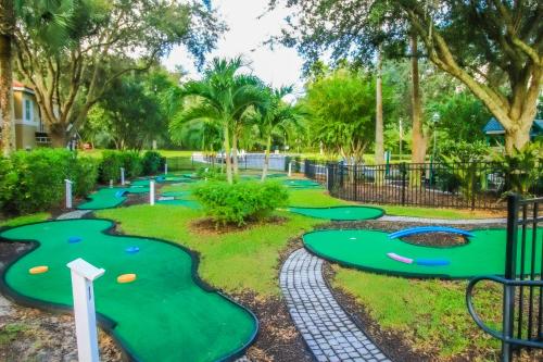 Disney Dream Themed Rooms Pool and Games photo 37