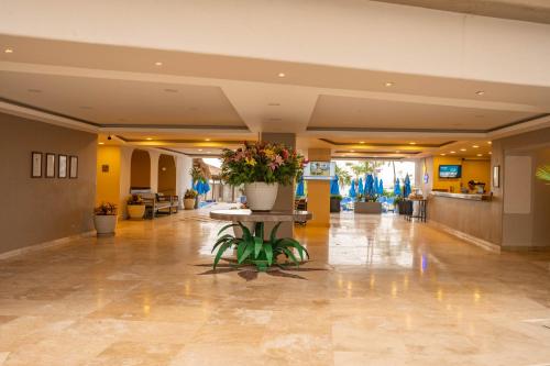 Ritz Acapulco All Inclusiveのロビーまたはフロント