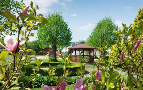 Stunning Home In Darlówko With Wifi