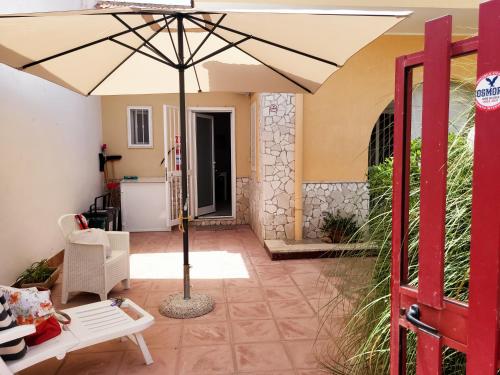 Foto dalla galleria di Villa Aragosta 2 camere 2 bagni 1 cucina e giardino a Torre Colimena