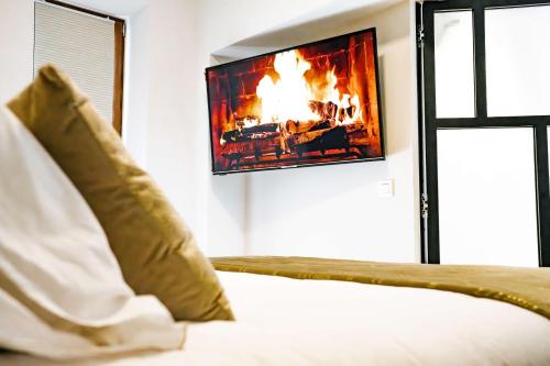 a living room with a fireplace and a tv at Céleste Beauté & Spa in Nalinnes