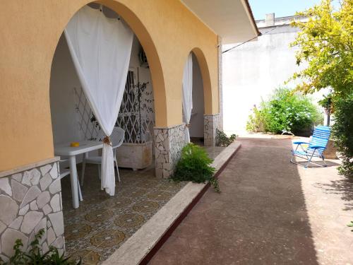 Foto dalla galleria di Villa Aragosta 2 camere 2 bagni 1 cucina e giardino a Torre Colimena