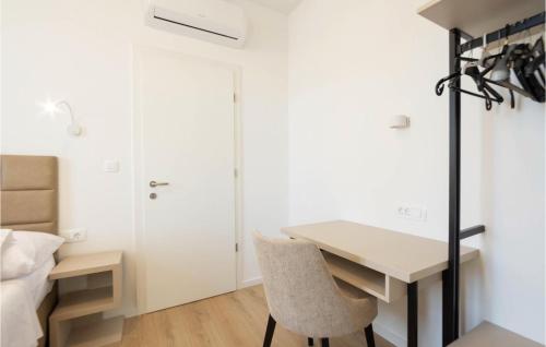 Stunning Apartment In Split With Wifi