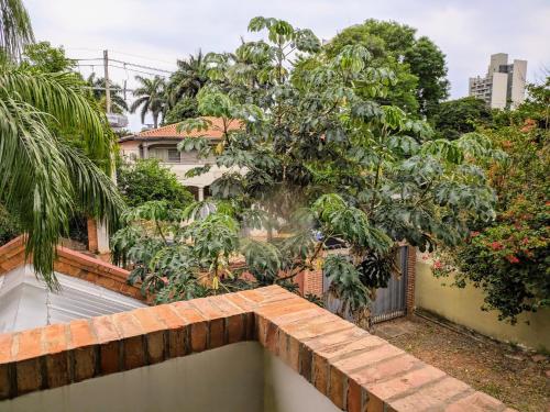 Dream House with Private Pool and BBQ Areaにある庭