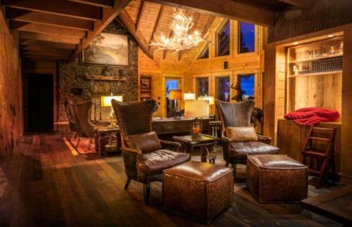Χώρος καθιστικού στο Bliss Mountain Lodge