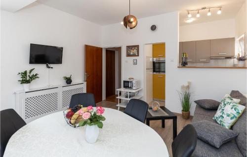 2 Bedroom Nice Apartment In Novi Vinodolski