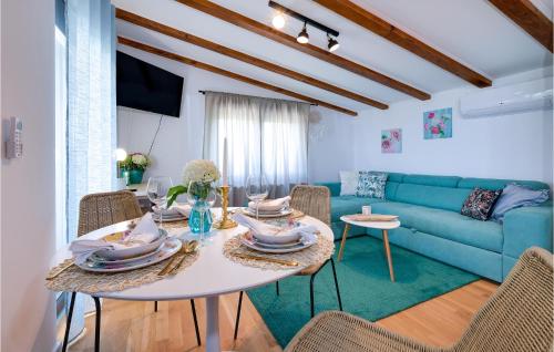 Χώρος καθιστικού στο Amazing Home In Sedlarica With Sauna