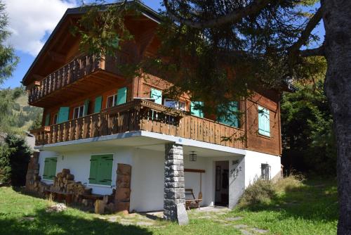 Das Gebäude in dem sich das Chalet befindet