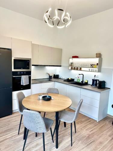 Park View 1BR, 250m from Petralona Metro
