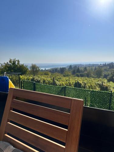 a wooden bench sitting on a balcony with a view at Vila Vista Verde in Zaklopača