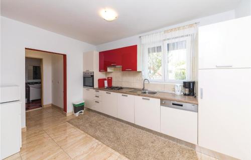 Lovely Apartment In Kastel Stari