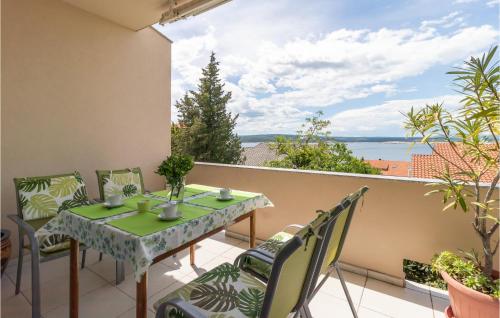2 Bedroom Nice Apartment In Dramalj