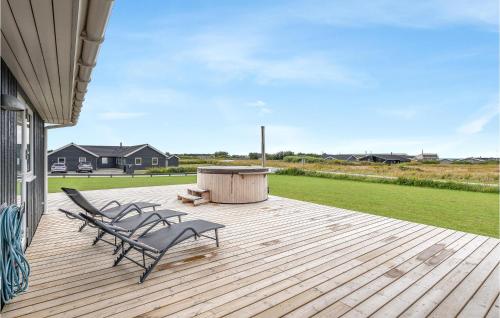 Fotografie z fotogalerie ubytování Amazing Home In Løkken With Kitchen v destinaci Løkken