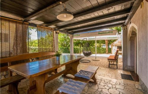 2 Bedroom Gorgeous Home In Malinska Dubasnica