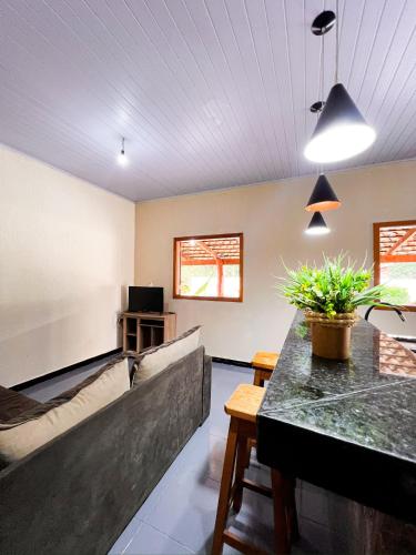 a living room with a couch and a table at chacara sombra da mata01 in Pirenópolis