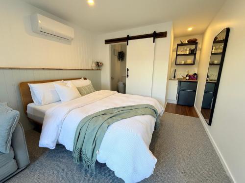 Postel nebo postele na pokoji v ubytování Torquay Boutique Guesthouse