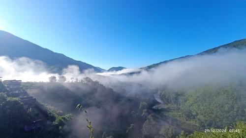 a view of a valley in the mountains with clouds at น่านฟ้าสะปัน in Ban Huai Ti