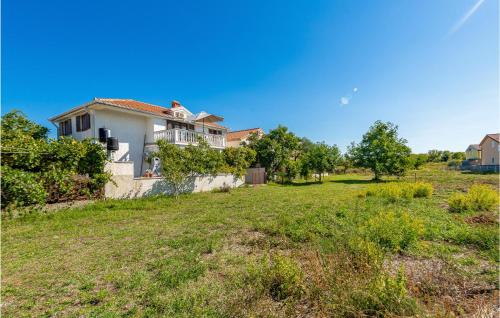 Amazing Apartment In Nin With Wifi