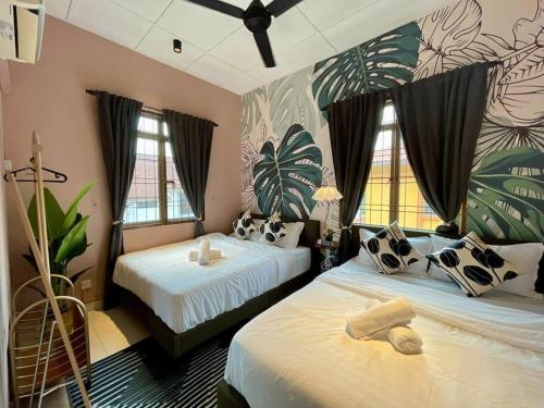 Giường trong phòng chung tại Cozy Holiday Home Karaoke BBQ Bukit Indah JB