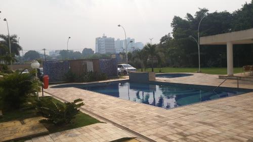 a swimming pool in the middle of a park at Apartamento Manaus Arena da Amazonia in Manaus