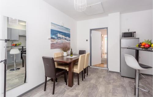 Gorgeous Apartment In Malinska With Wifi