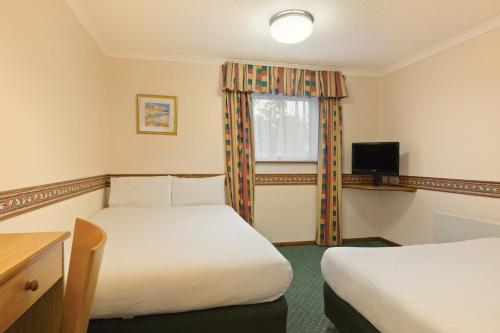 Days Inn Hotel Leicester 객실 침대