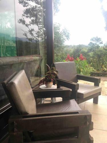 Gallery image of Cantinho do Bem - Lindo Chalé com piscina exclusiva e vista pra Serra do Mar! in Morretes