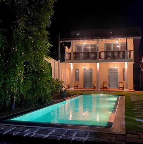 Πισίνα στο ή κοντά στο Colonial Villa Oasis - 100m from Beach!