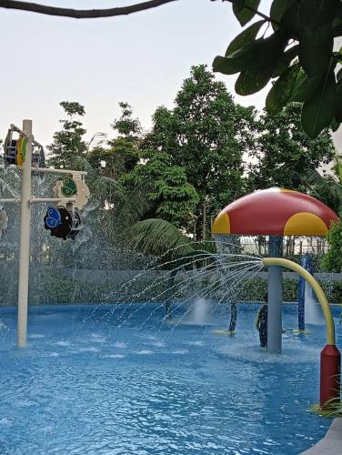 a pool of water with a water shooting up into the air at FaiqAulia Homestay in Cyberjaya