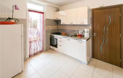 Cozy Apartment In Pula With Swimming Pool