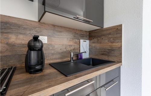 Stunning Apartment In Hyères With Wifi