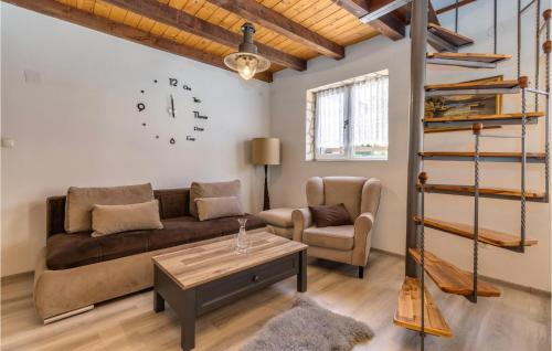 2 Bedroom Lovely Home In Novi Vinodolski