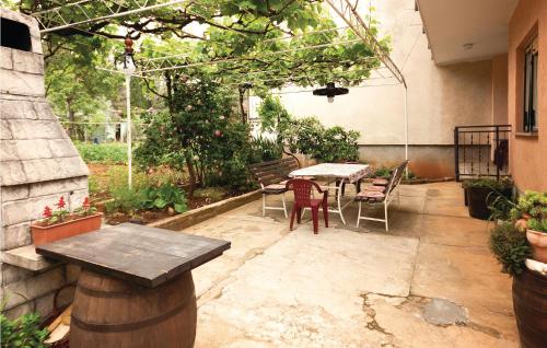 Two-Bedroom Apartment In Fazana