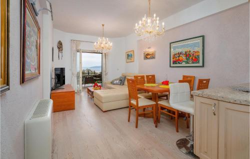 Posezení v ubytování Cozy Apartment In Moscenicka Draga