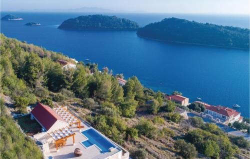 an aerial view of a house on a hill next to a lake at Beautiful Home In Karbuni in Prizba