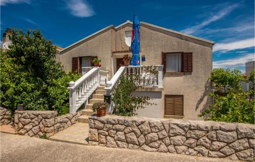 Cozy Apartment In Mali Losinj With Wifi