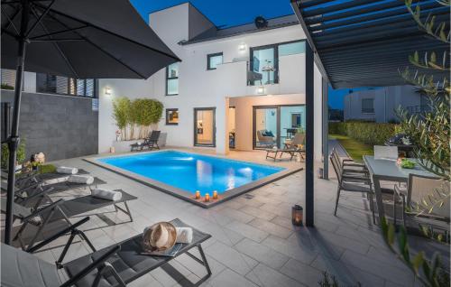 4 Bedroom Cozy Home In Medulin