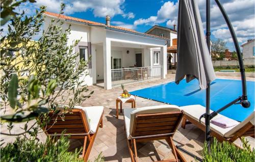 a villa with a swimming pool and an umbrella at Cozy Home In Debeljak With Wifi in Debeljak